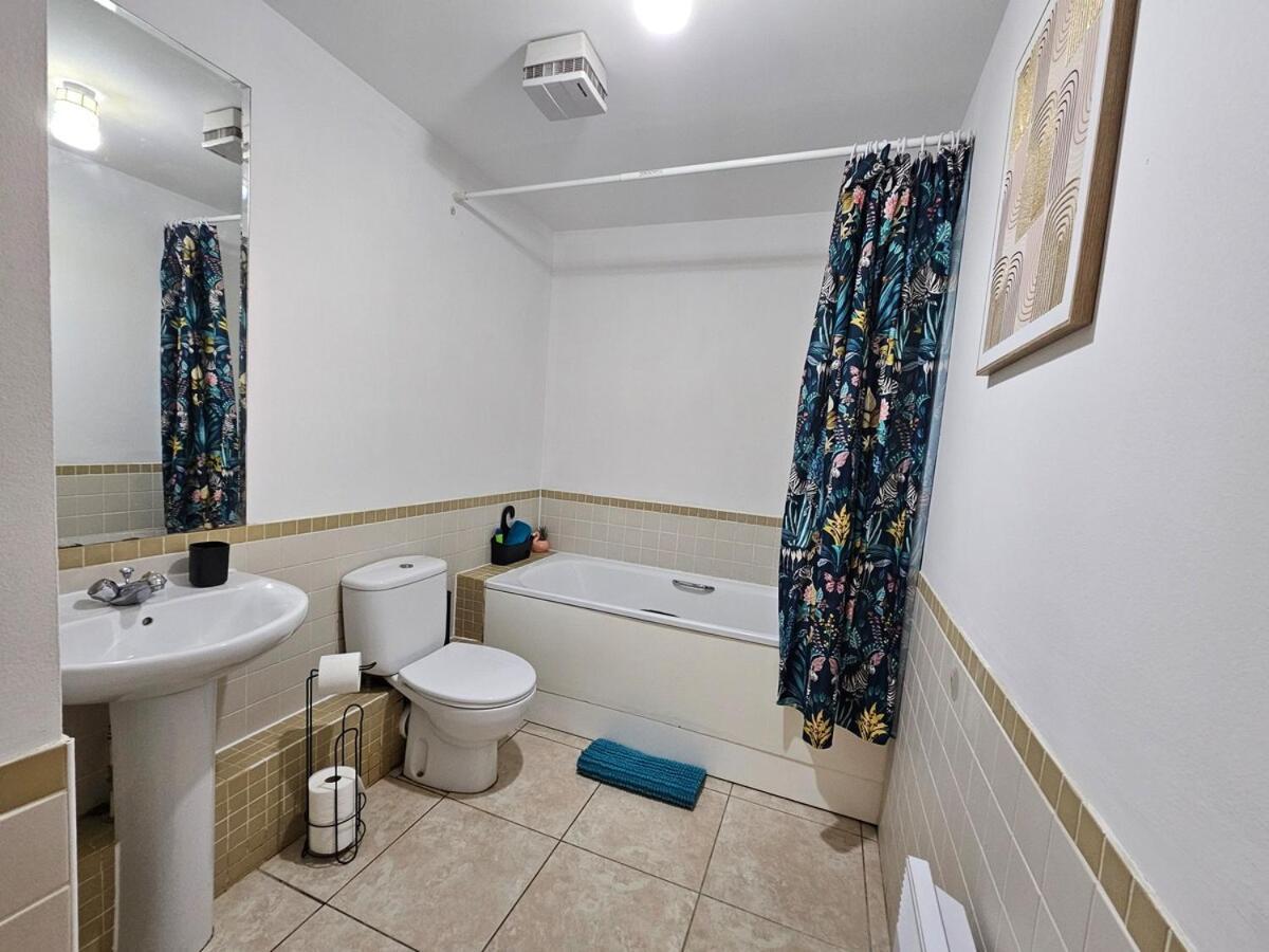 Plaza Flat 19 - 2 Bedroom Apartment, Free Parking, Town Centre *